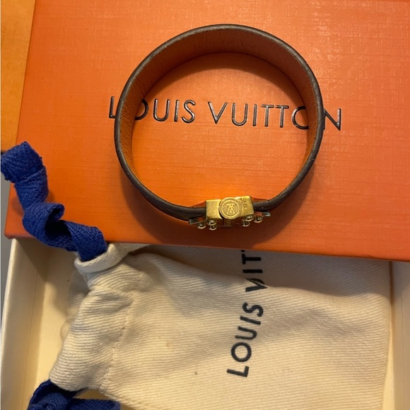 LV bracelet - Picture 3 of 5